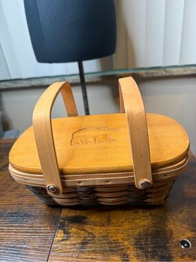 Vintage CMI/Henton woven basket engraved bear on a solid wood lid